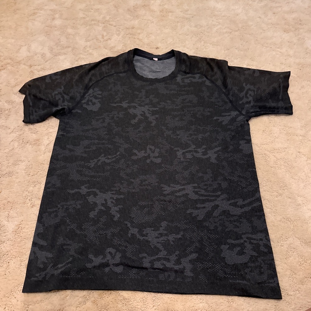 LuluLemon Men’s Large Shirt